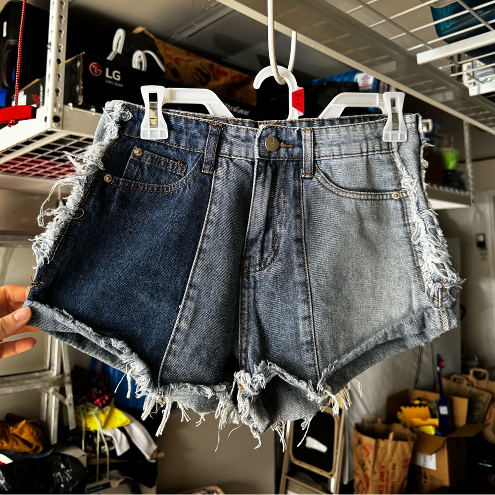 DENIM SHORTS